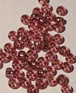 Preciosa 78613, 10/0, Skarpt rosalilla, metallkjerne