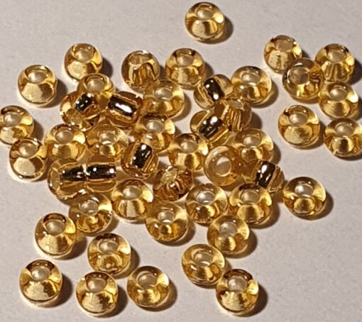 Preciosa 17020, 10/0, lys gull med metallkjerne