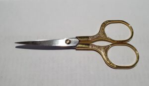 13 cm lang, 27,4g tung Gullfarget broderisaks