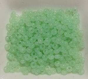 Preciosa 02261. Lys «melkehvit» grønn