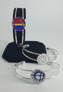 Små, enkle armringer, samiskinspirert, Ø 20 mm