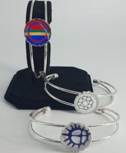 Små, enkle armringer, samiskinspirert, Ø 20 mm