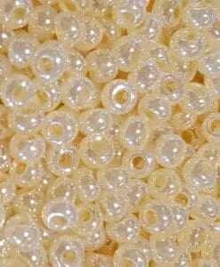 Preciosa 47112 Crem farget 10/0