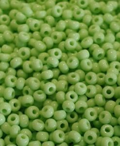 Preciosa 53410. Opak vårgrønn 10/0
