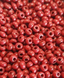 Bunadperler nr 93300 fra Preciosa. Opak rød brun. Str 10/0