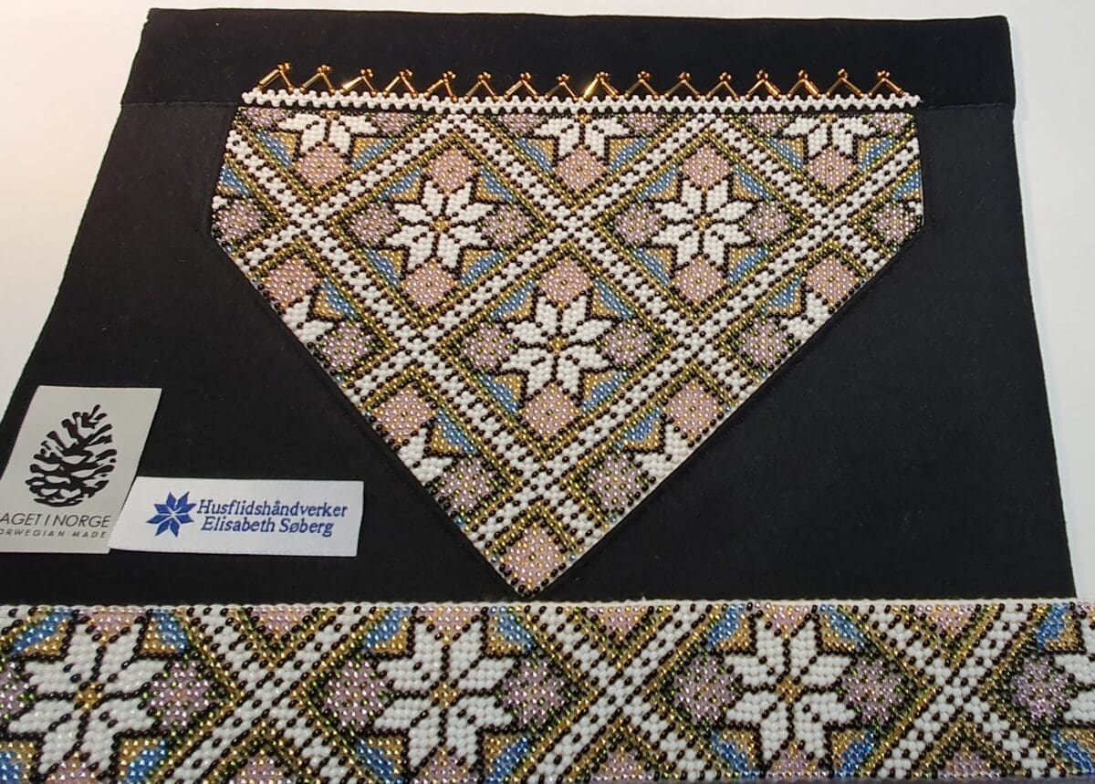 Bringeduk og belte 107 cm. Mønster 51 (131)