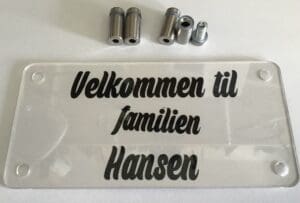 Dørskilt familen Hansen