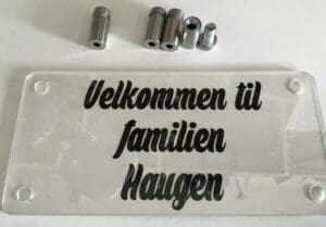 Dørskilt familien Haugen
