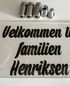 Dørskilt familen Henriksen
