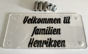 Dørskilt familen Henriksen