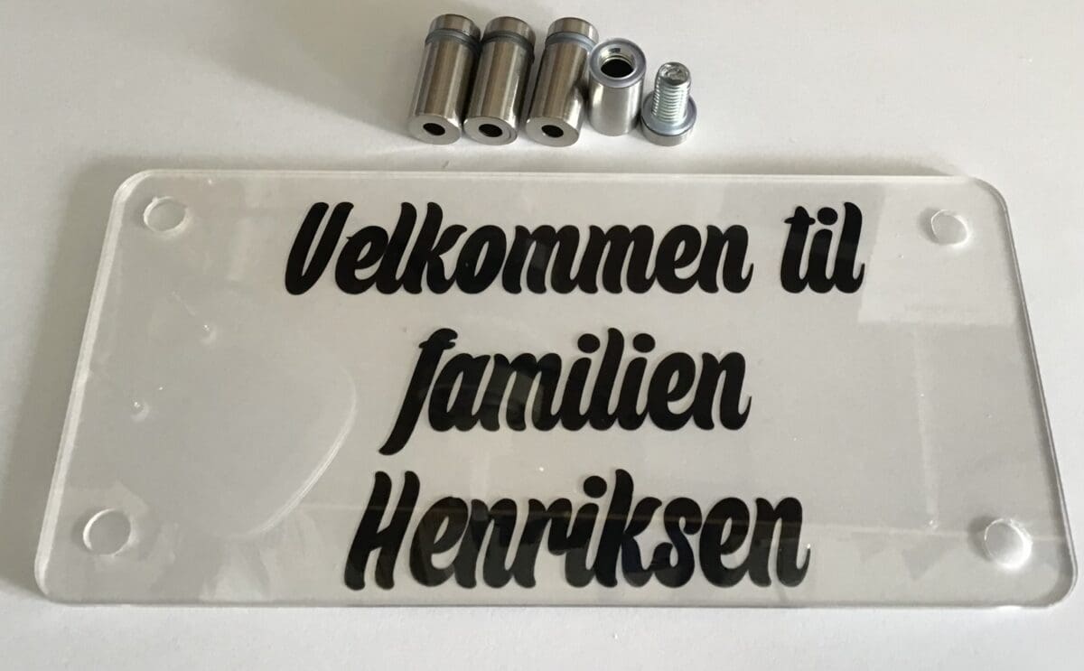 Dørskilt familen Henriksen