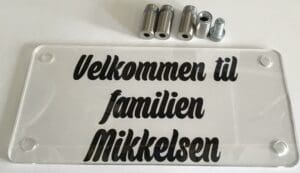Dørskilt familen Mikkelsen