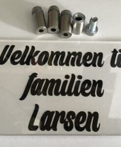 Dørskilt familien Larsen