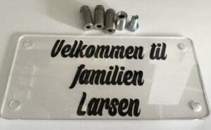 Dørskilt familien Larsen