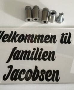 Dørskilt familien Jacobsen