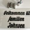 Dørskilt familien Johnsen