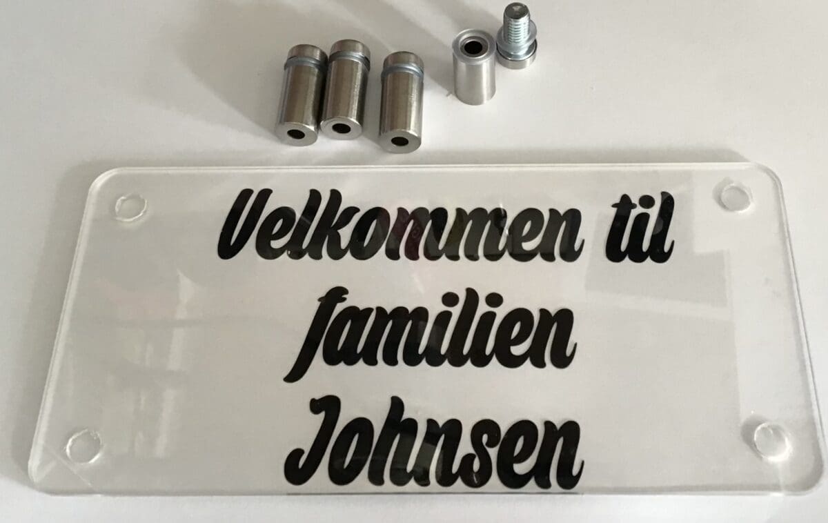Dørskilt familien Johnsen
