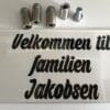 Dørskilt familien Jakobsen