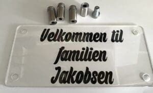 Dørskilt familien Jakobsen