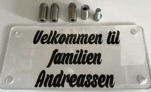 Dørskilt familien Andreassen